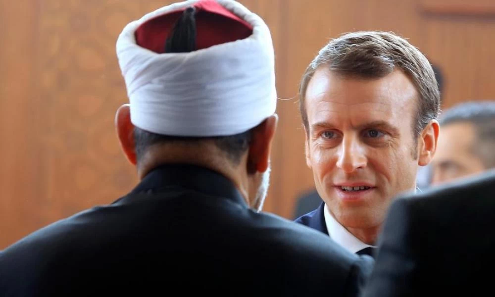 Στα άκρα η κόντρα Μακρόν με Ισλάμ: Απειλητικά γκράφιτι και διαδηλώσεις